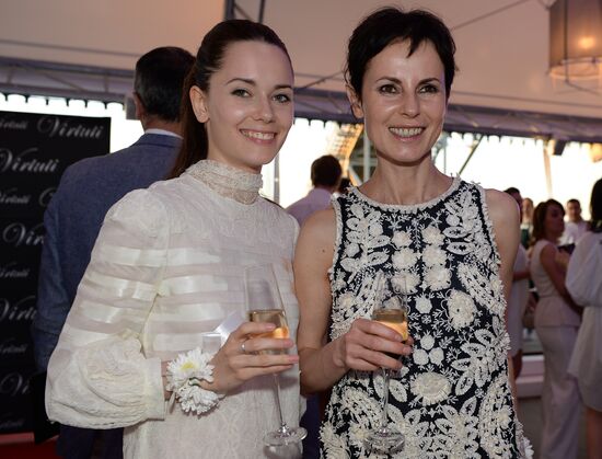 The Hollywood Reporter holds White Party