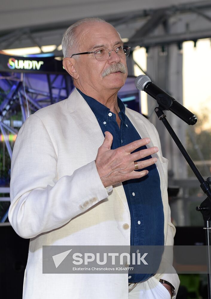 The Hollywood Reporter holds White Party