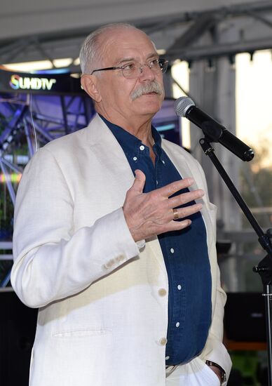 The Hollywood Reporter holds White Party