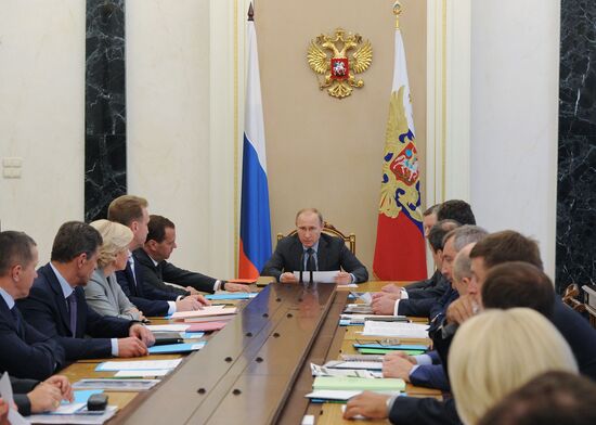 Russian President Vladimir Putin chairs meeting with Government members