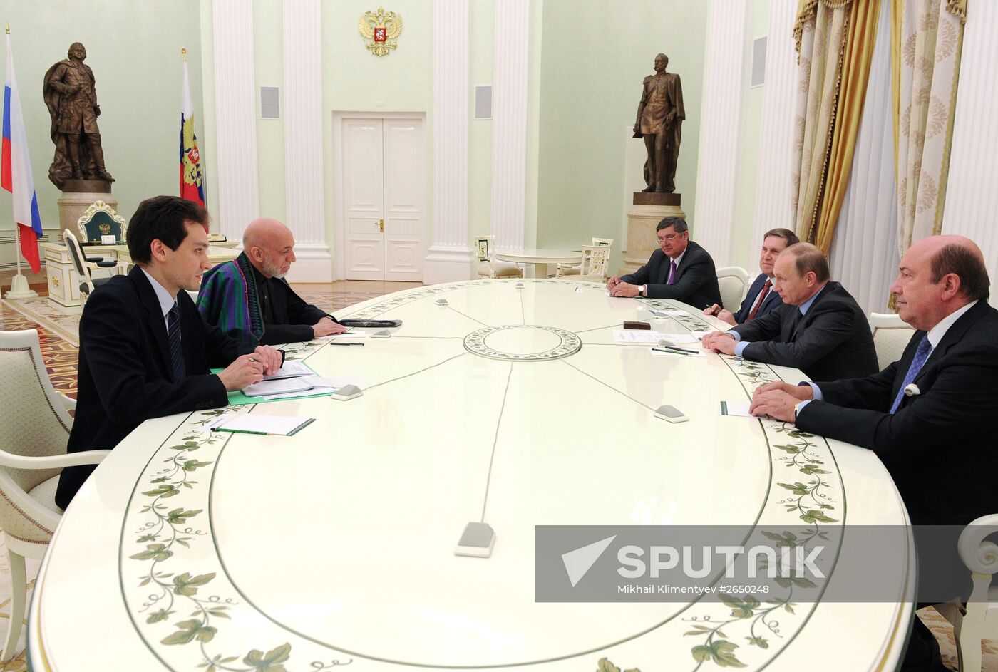Vladimir Putin meets with former Afghan President Hamid Karzai