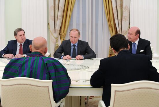 Vladimir Putin meets with former Afghan President Hamid Karzai