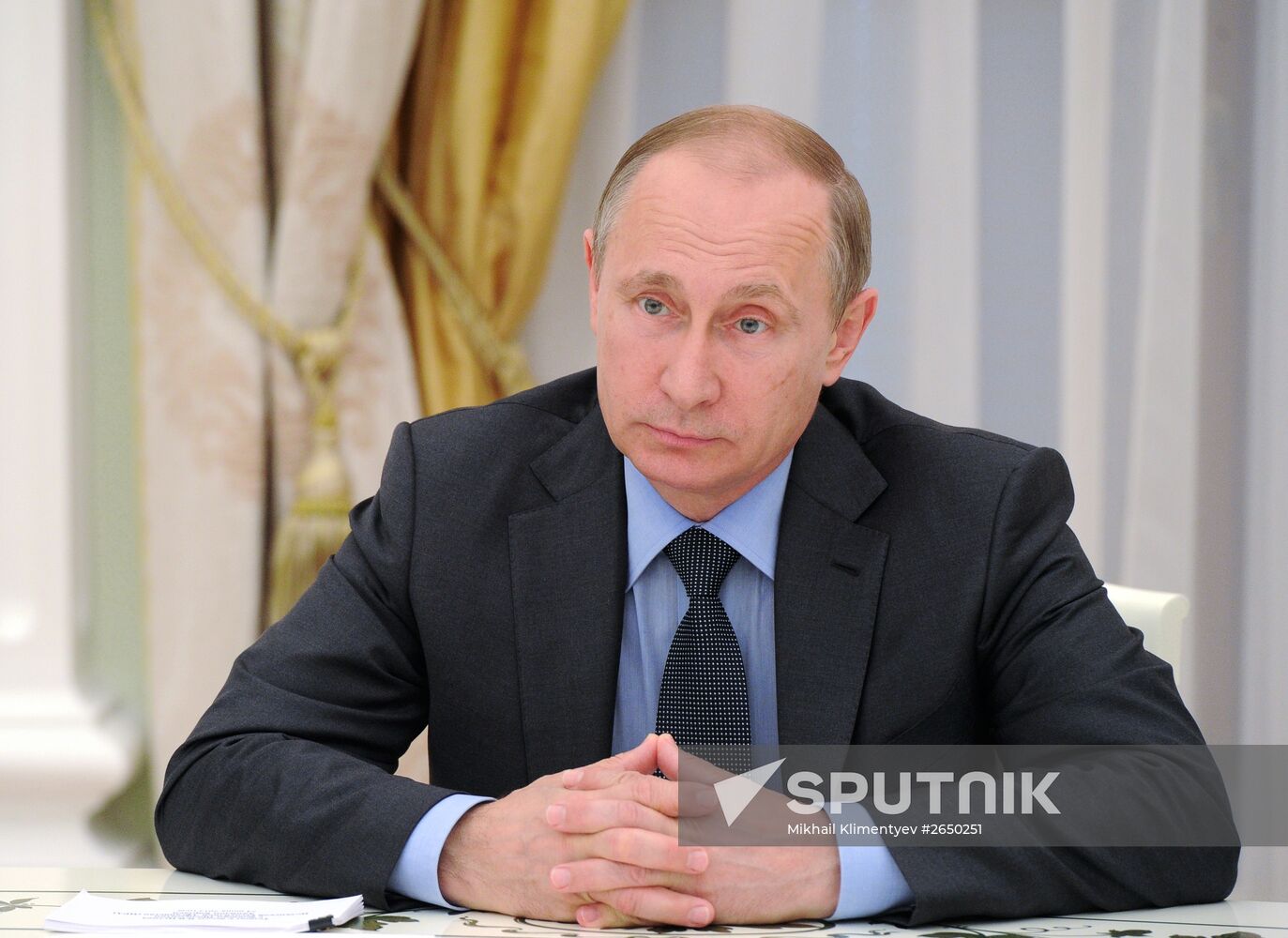 Vladimir Putin meets with former Afghan President Hamid Karzai