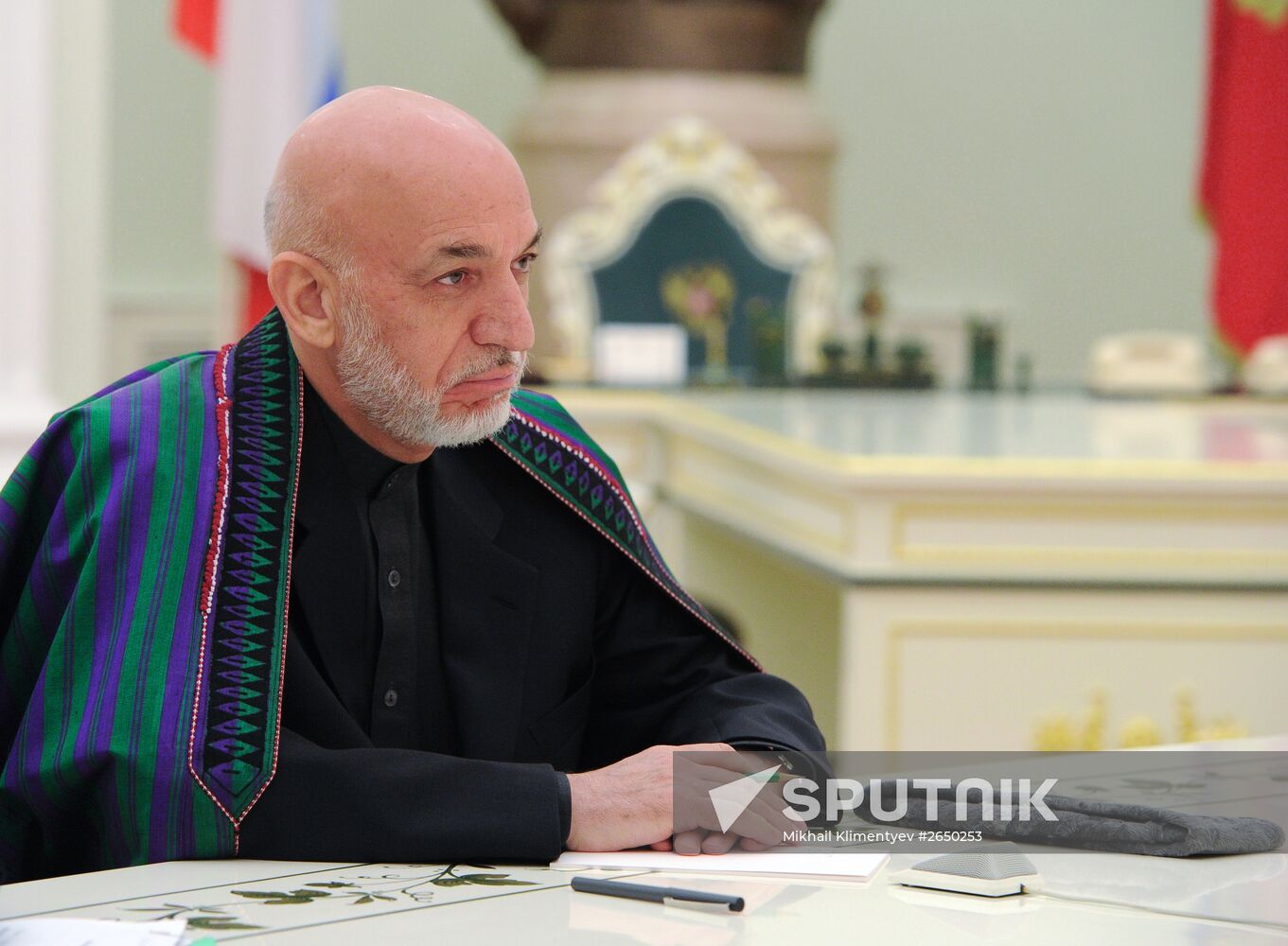 Vladimir Putin meets with former Afghan President Hamid Karzai
