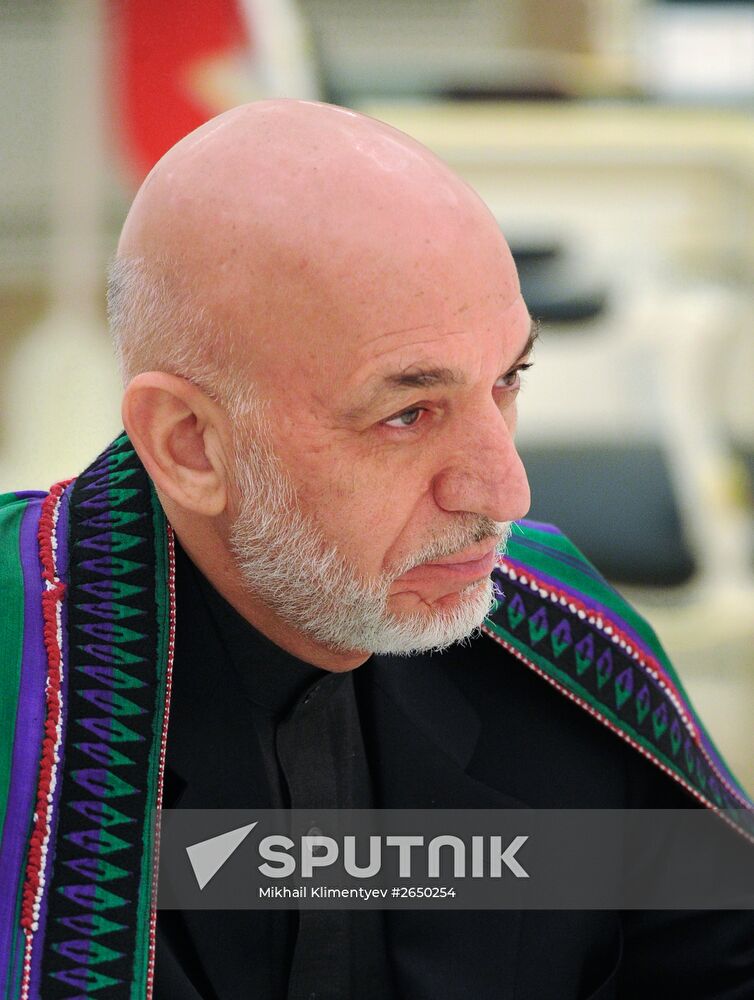 Vladimir Putin meets with former Afghan President Hamid Karzai