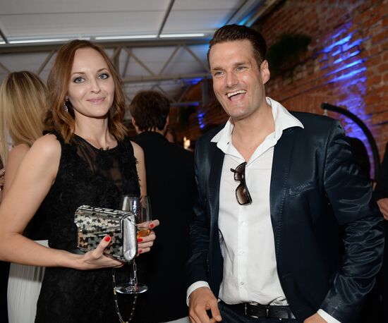 Hello! magazine hosts reception