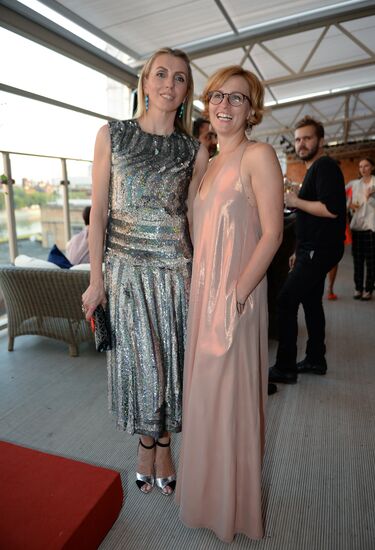 Hello! magazine hosts reception