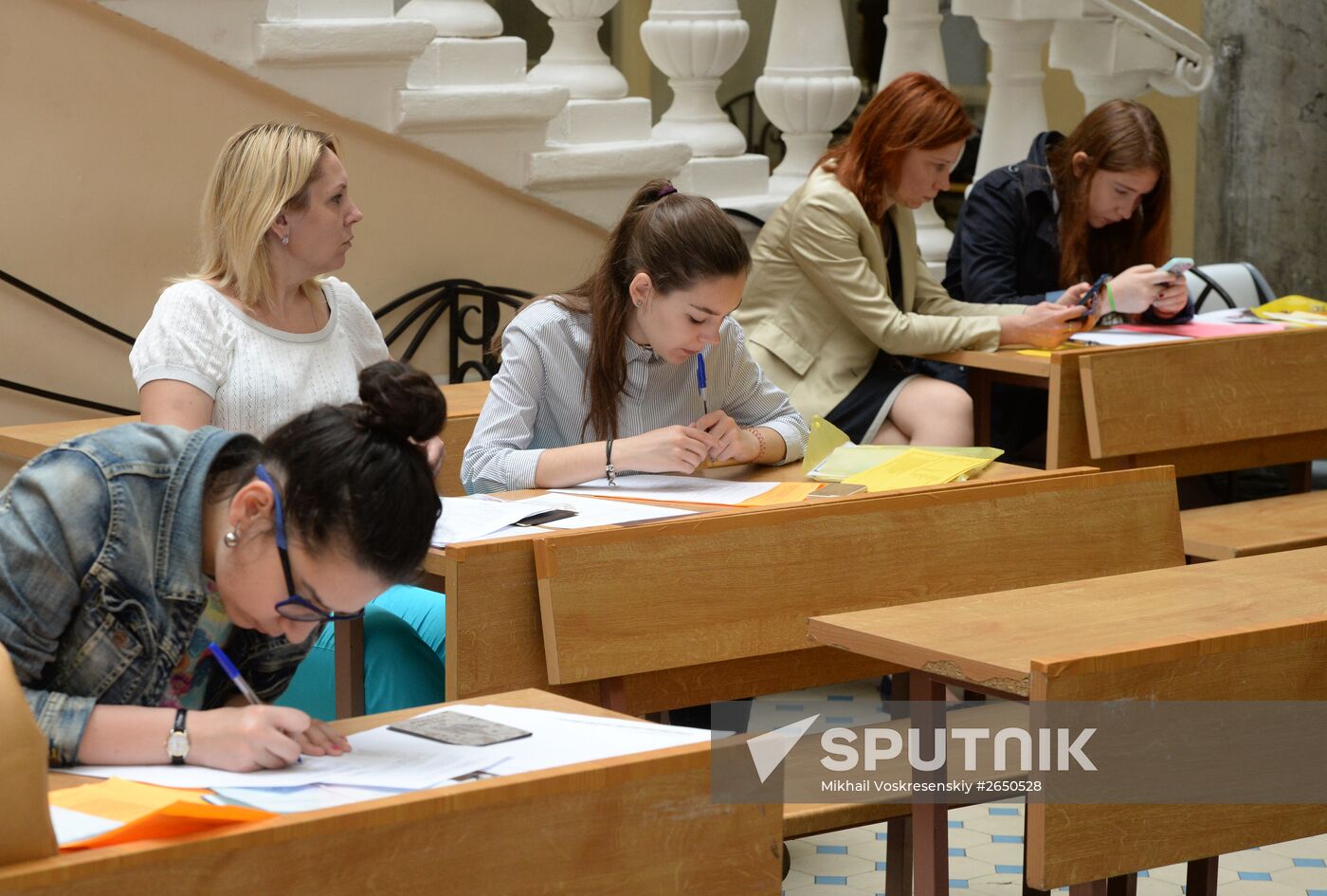 School leavers submit documents to Moscow State University