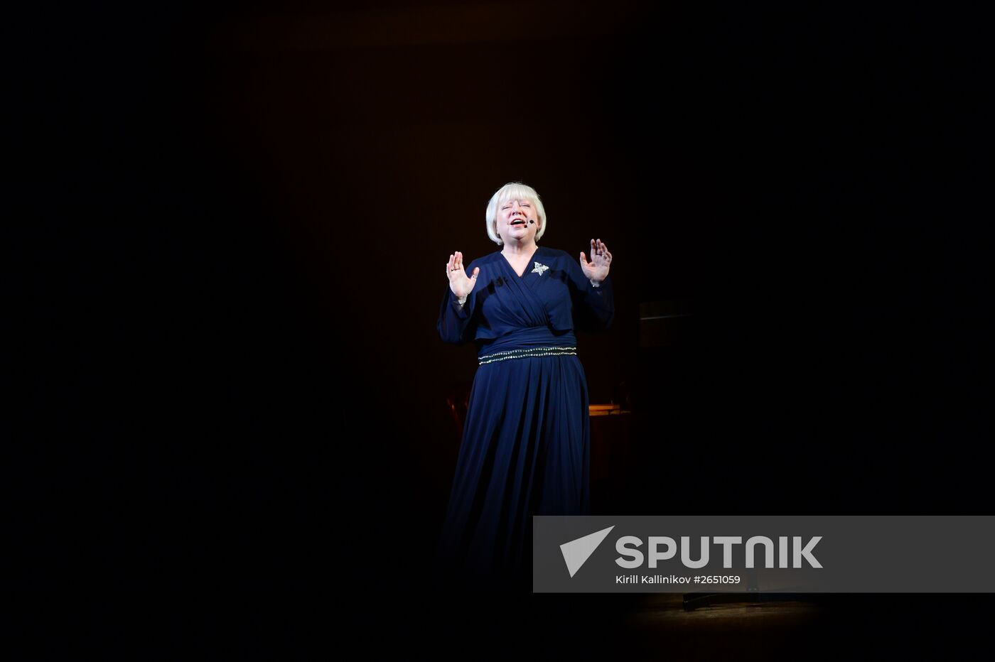 Svetlana Kryuchkova holds soiree