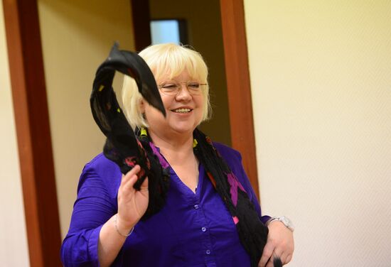 Svetlana Kryuchkova holds soiree