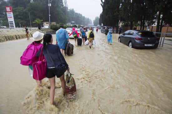 Downpour causes flash flood in Sochi