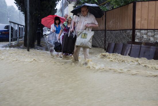 Downpour causes flash flood in Sochi