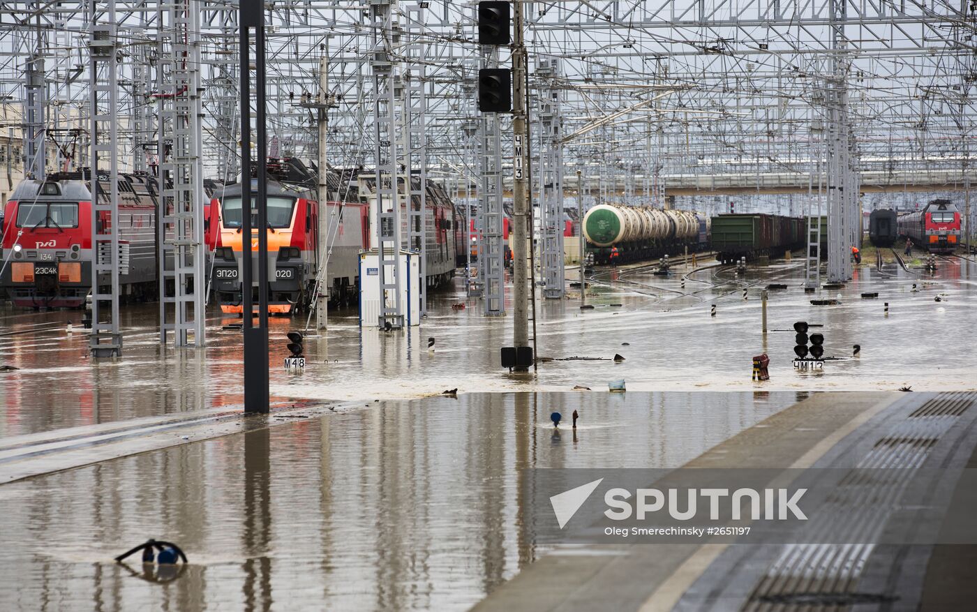 Downpour causes flash flood in Sochi