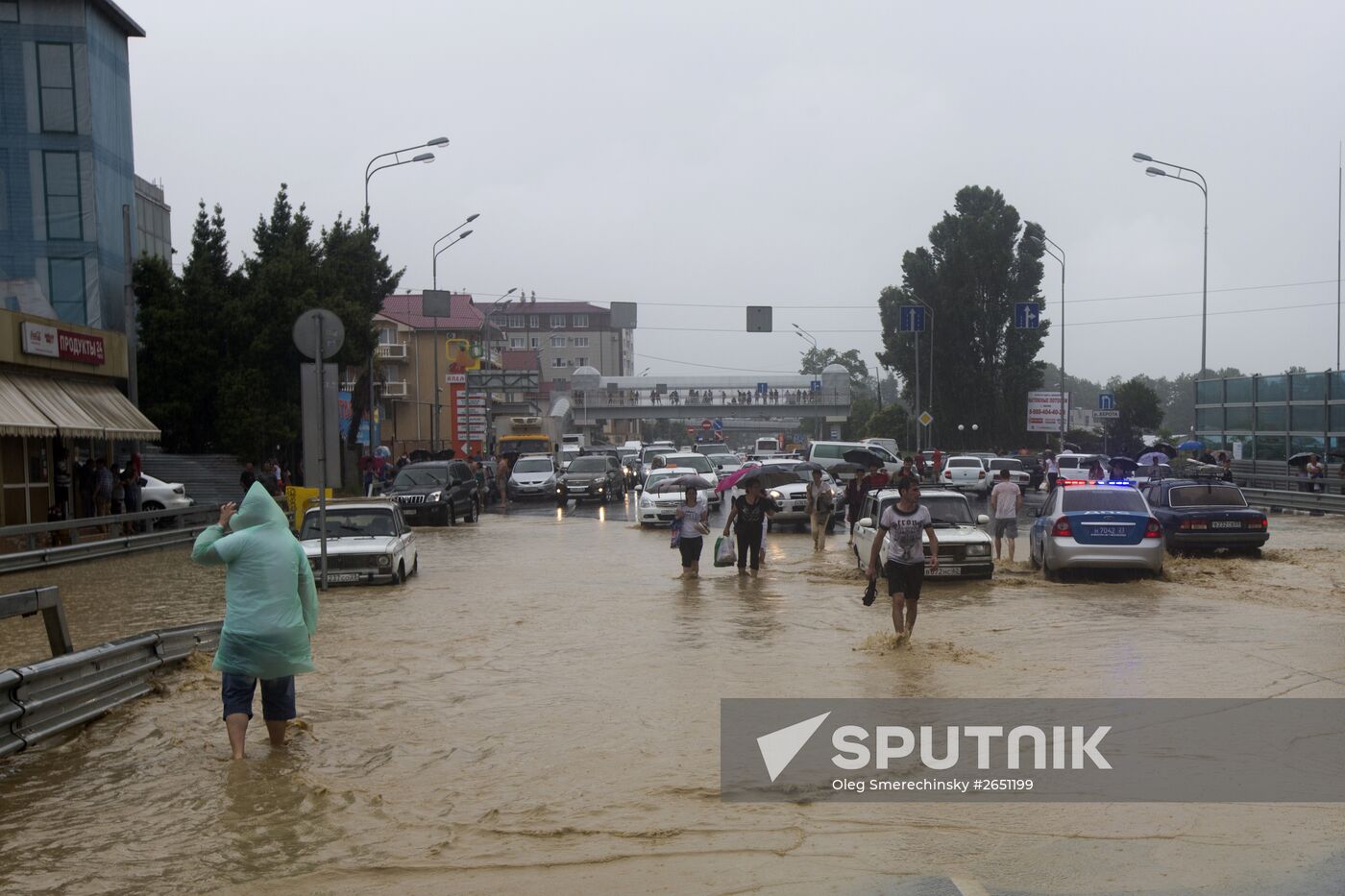 Downpour causes flash flood in Sochi