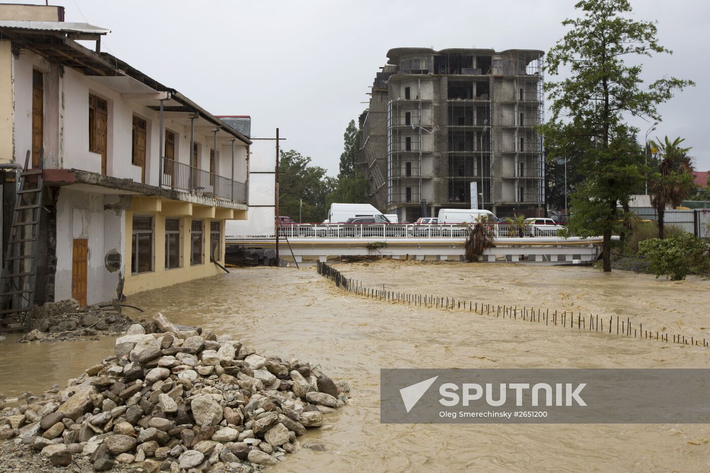 Downpour causes flash flood in Sochi