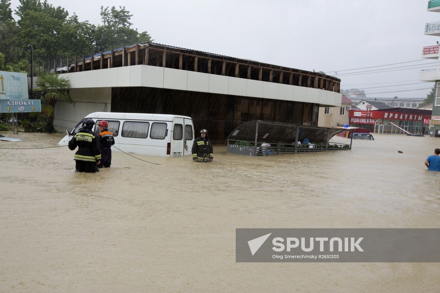 Downpour causes flash flood in Sochi