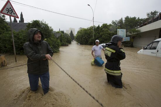 Downpour causes flash flood in Sochi