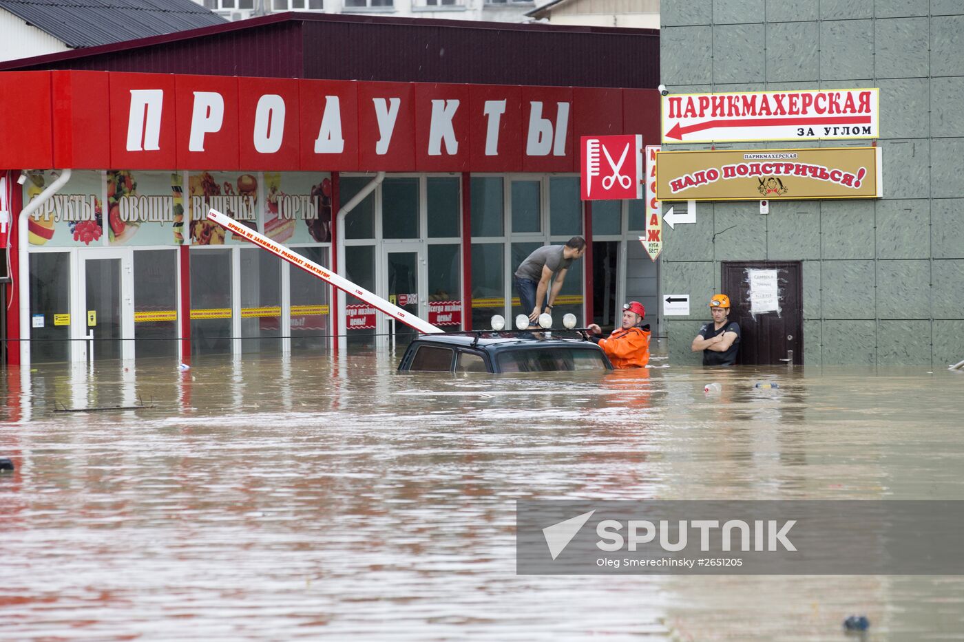 Downpour causes flash flood in Sochi