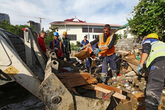 Flood recovery in Sochi following heavy shower