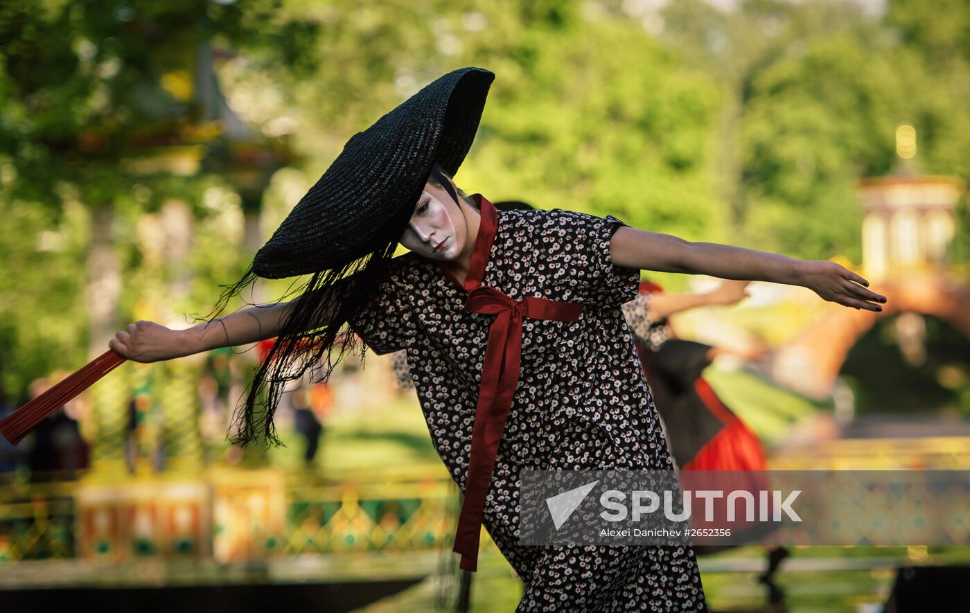 Defile Chinese Caprice at Tsarskoye Selo museum preserve