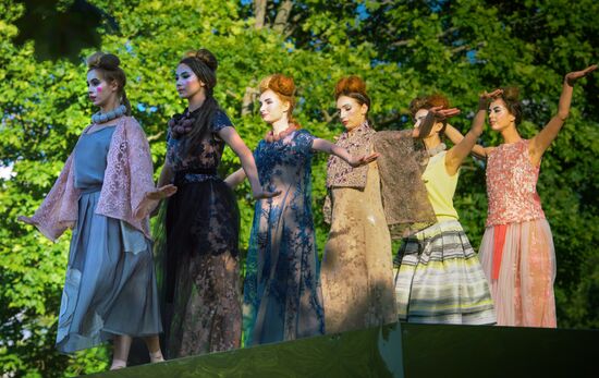 Defile Chinese Caprice at Tsarskoye Selo museum preserve
