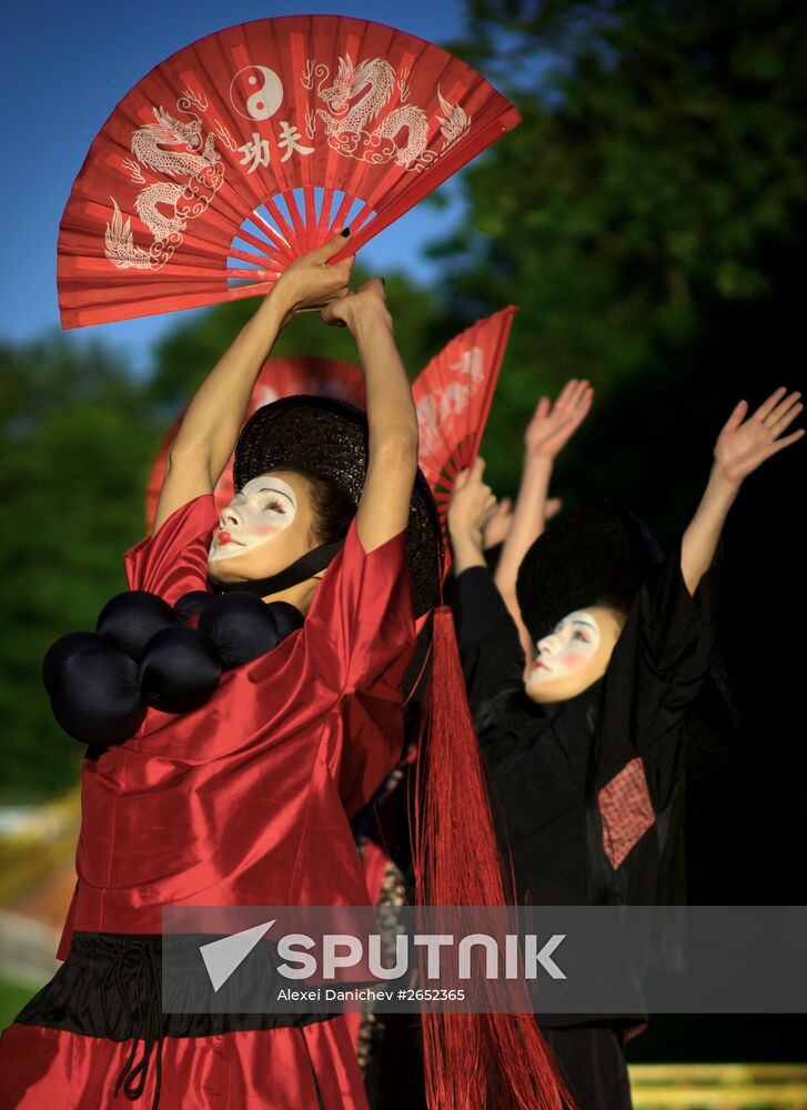 Defile Chinese Caprice at Tsarskoye Selo museum preserve
