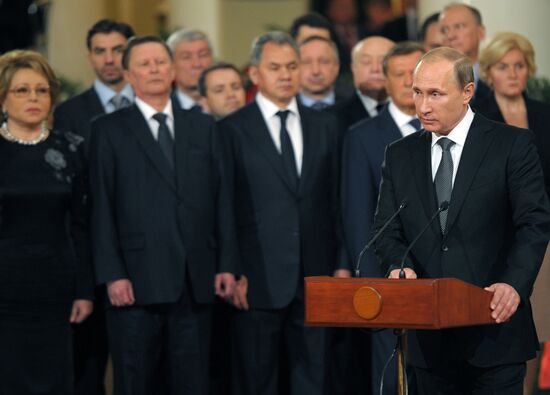 Russian President Vladimir Putin and Prime Minister Dmitry Medvedev attend farewell ceremony for Yevgeny Primakov