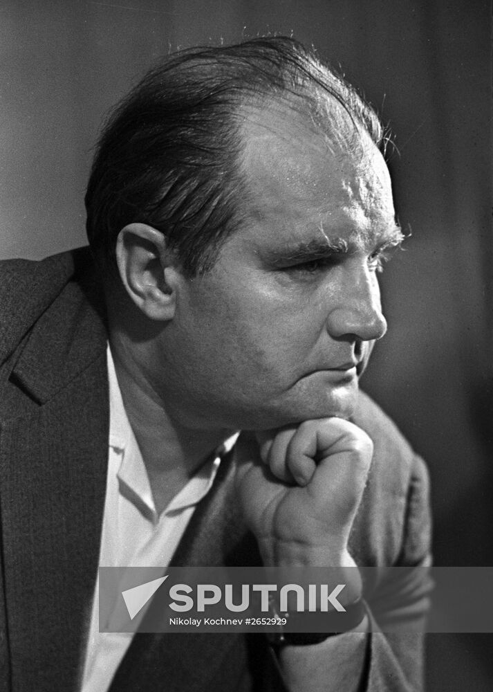 Poet Sergei Narovchatov