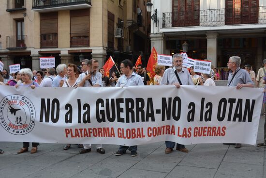 People protest Spanish-US agreement on increasing troop contingent at Morón Air Base