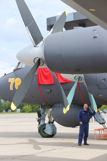 Naming an Ilyushin Il-38N May / Dolphin maritime patrol and anti-submarine warfare aircraft after Fyodor Zolotukhin