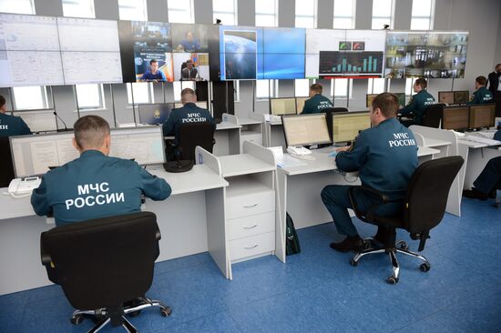 Dmitry Rogozin visits Civil Defense Academy of Russian Emergencies Ministry