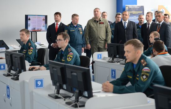 Dmitry Rogozin visits Civil Defense Academy of Russian Emergencies Ministry