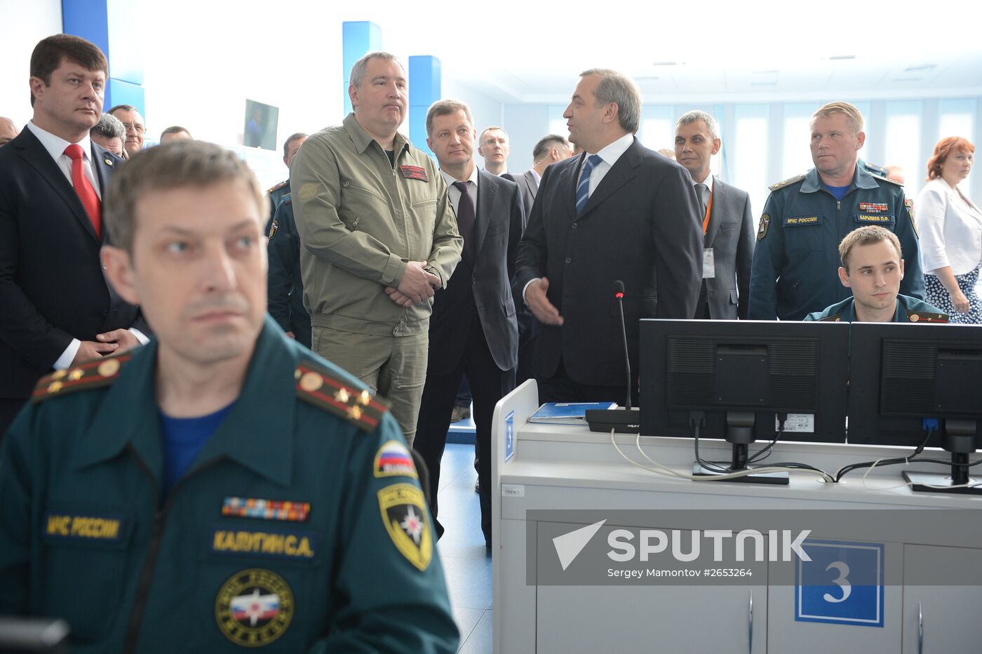Dmitry Rogozin visits Civil Defense Academy of Russian Emergencies Ministry