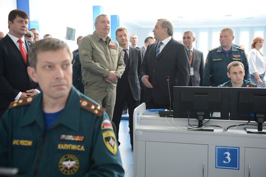 Dmitry Rogozin visits Civil Defense Academy of Russian Emergencies Ministry