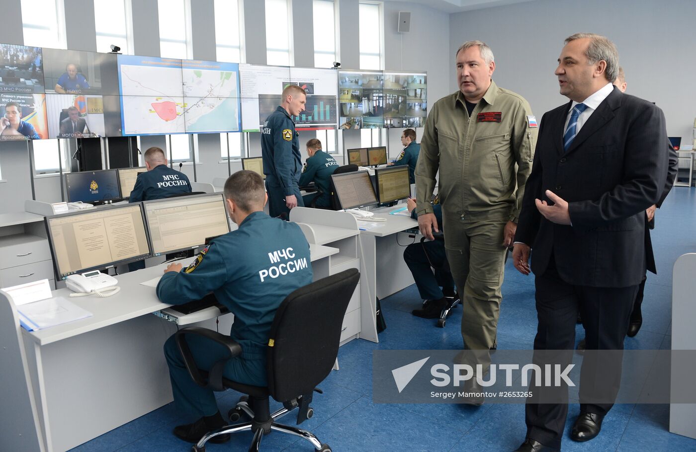 Dmitry Rogozin visits Civil Defense Academy of Russian Emergencies Ministry