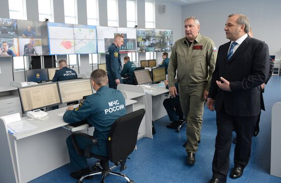 Dmitry Rogozin visits Civil Defense Academy of Russian Emergencies Ministry