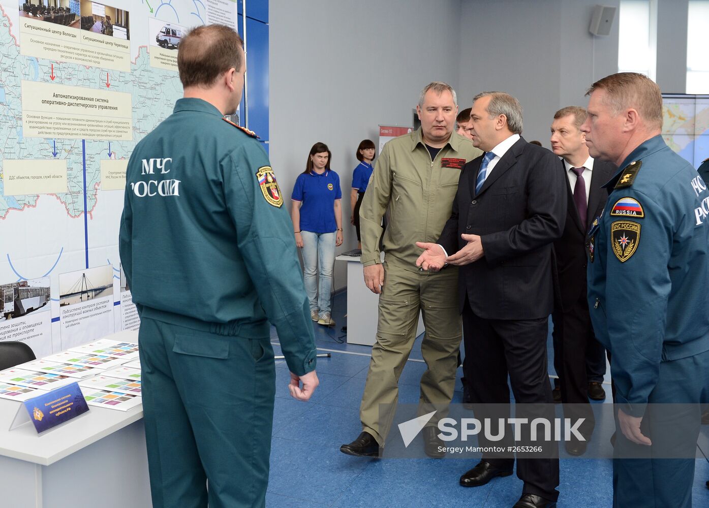 Dmitry Rogozin visits Civil Defense Academy of Russian Emergencies Ministry