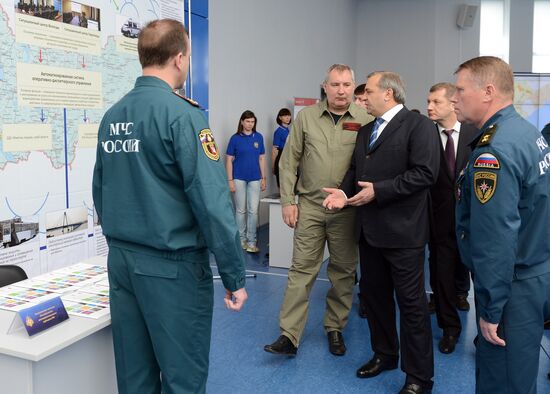 Dmitry Rogozin visits Civil Defense Academy of Russian Emergencies Ministry
