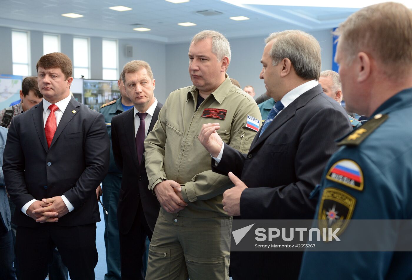 Dmitry Rogozin visits Civil Defense Academy of Russian Emergencies Ministry