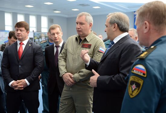 Dmitry Rogozin visits Civil Defense Academy of Russian Emergencies Ministry