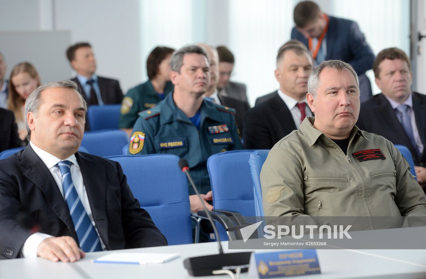 Dmitry Rogozin visits Civil Defense Academy of Russian Emergencies Ministry