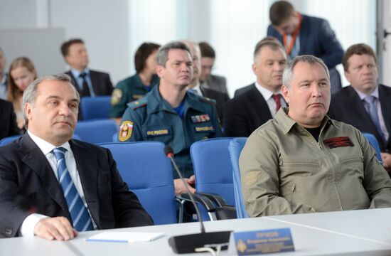 Dmitry Rogozin visits Civil Defense Academy of Russian Emergencies Ministry