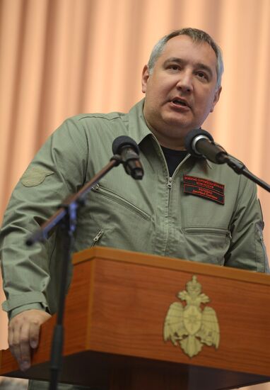 Dmitry Rogozin visits Civil Defense Academy of Russian Emergencies Ministry