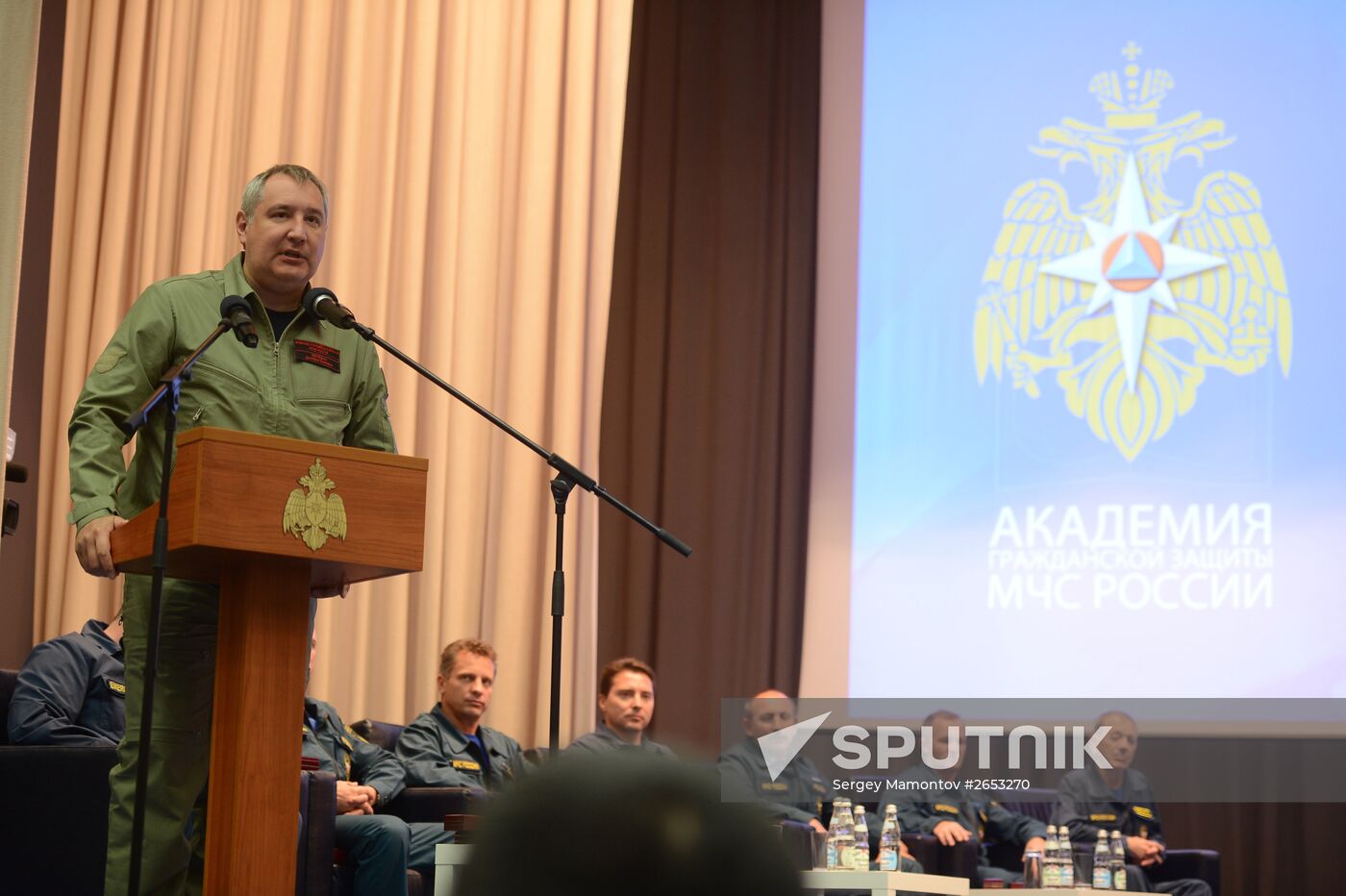 Dmitry Rogozin visits Civil Defense Academy of Russian Emergencies Ministry
