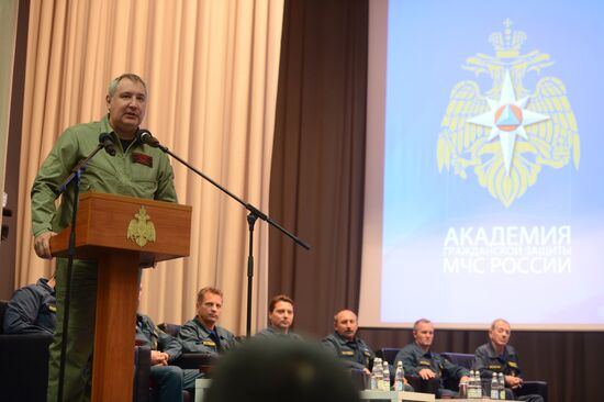 Dmitry Rogozin visits Civil Defense Academy of Russian Emergencies Ministry