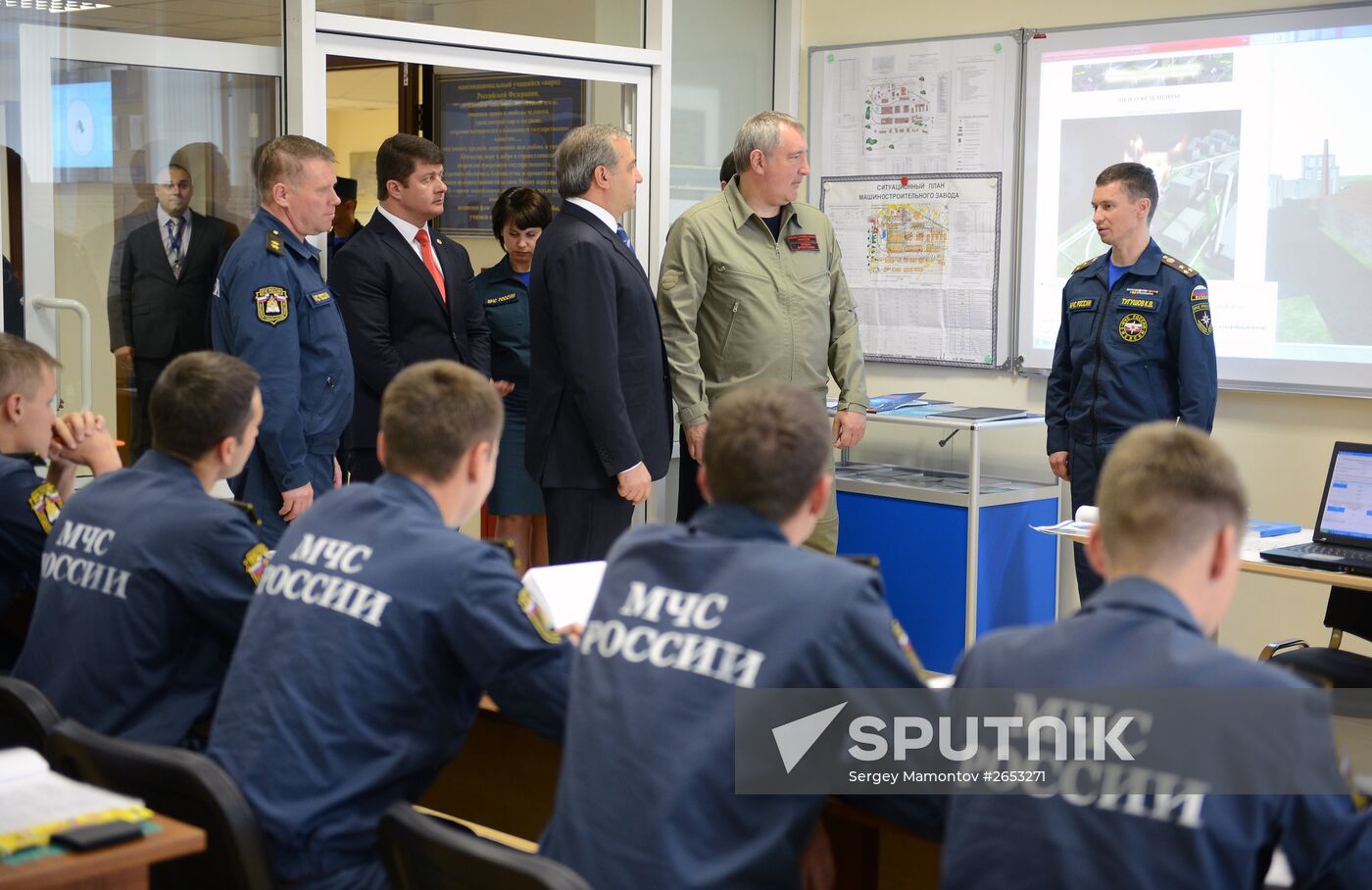 Dmitry Rogozin visits Civil Defense Academy of Russian Emergencies Ministry