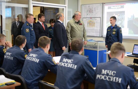 Dmitry Rogozin visits Civil Defense Academy of Russian Emergencies Ministry