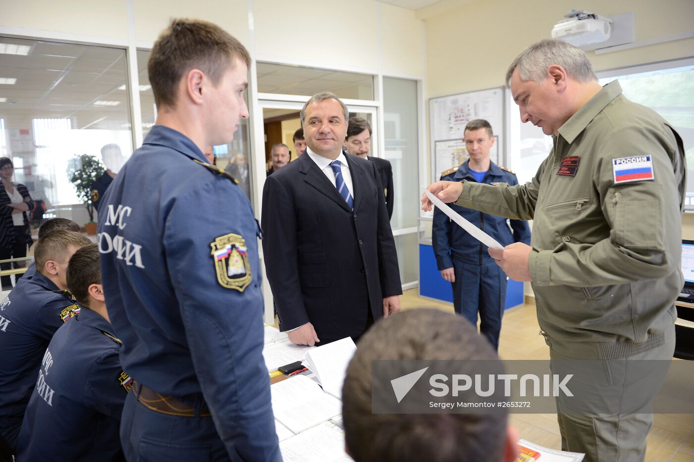 Dmitry Rogozin visits Civil Defense Academy of Russian Emergencies Ministry