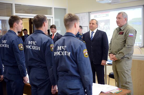 Dmitry Rogozin visits Civil Defense Academy of Russian Emergencies Ministry