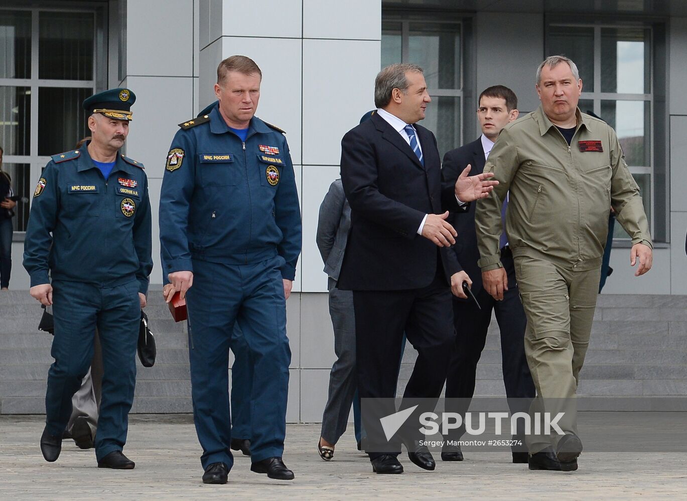 Dmitry Rogozin visits Civil Defense Academy of Russian Emergencies Ministry